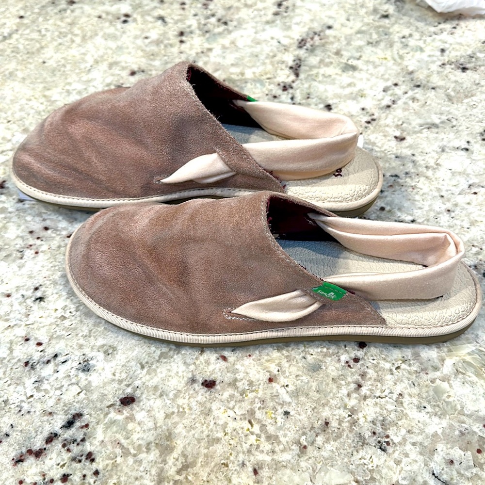 Sanuk slip ons - 9